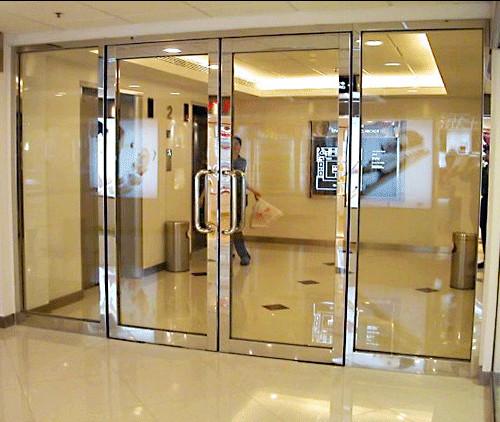 大玻璃防火门的优势有哪些？